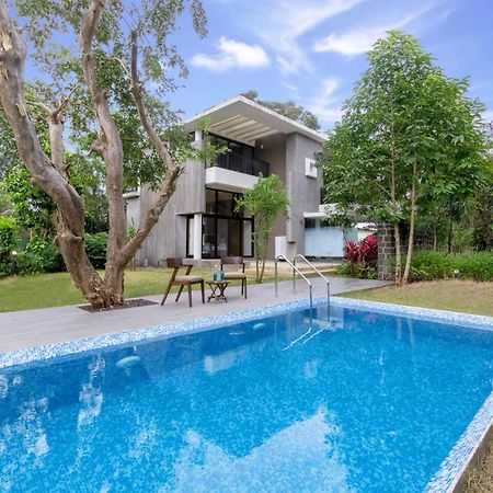 Villa Foresta By Stayvista With Modern Decor, Swimming Pool & Expansive Lawn For A Perfect Escape 로나발라 외부 사진