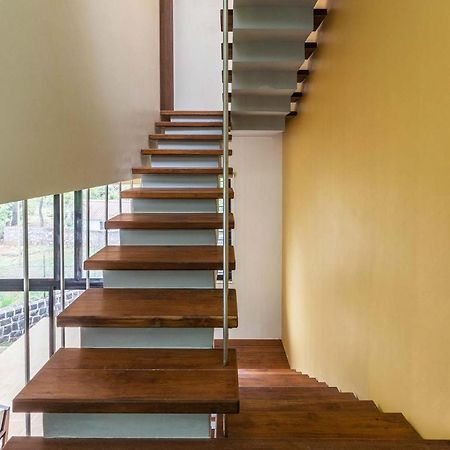 Villa Foresta By Stayvista With Modern Decor, Swimming Pool & Expansive Lawn For A Perfect Escape 로나발라 외부 사진
