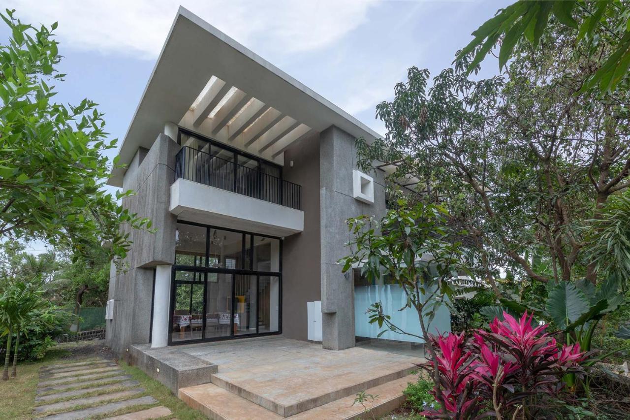 Villa Foresta By Stayvista With Modern Decor, Swimming Pool & Expansive Lawn For A Perfect Escape 로나발라 외부 사진