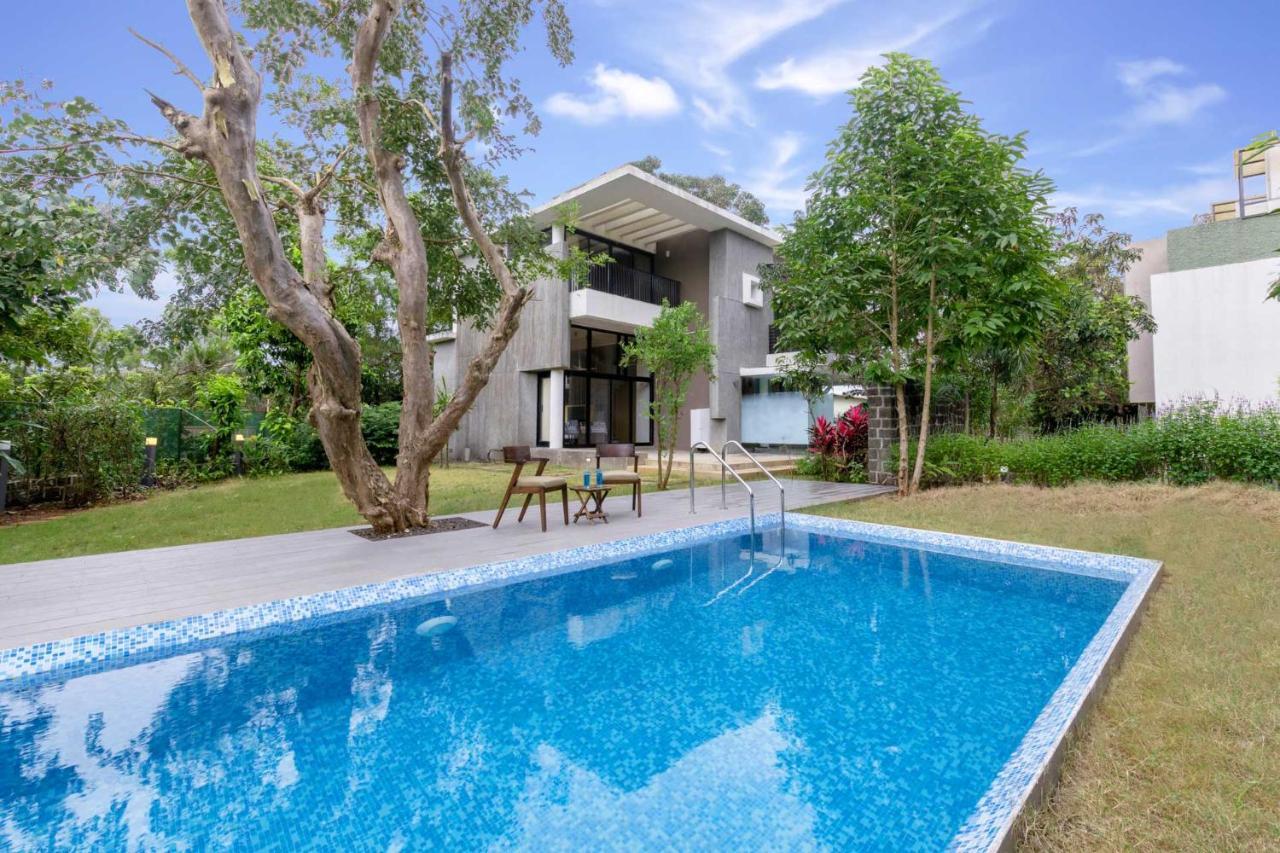 Villa Foresta By Stayvista With Modern Decor, Swimming Pool & Expansive Lawn For A Perfect Escape 로나발라 외부 사진