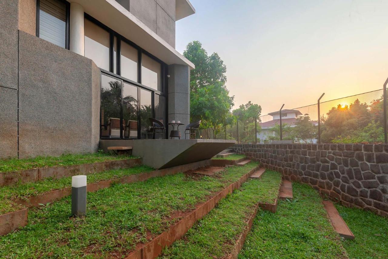 Villa Foresta By Stayvista With Modern Decor, Swimming Pool & Expansive Lawn For A Perfect Escape 로나발라 외부 사진