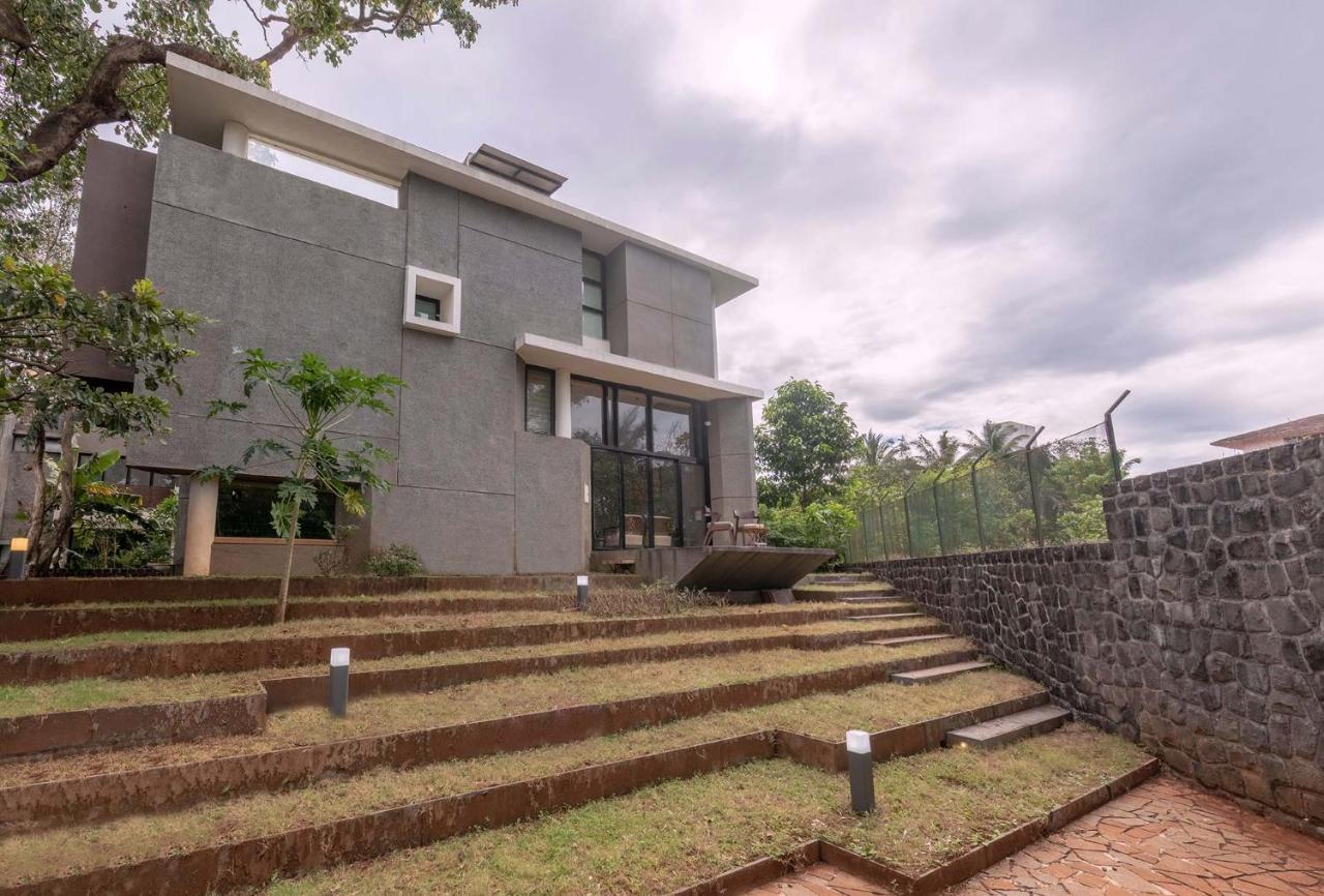 Villa Foresta By Stayvista With Modern Decor, Swimming Pool & Expansive Lawn For A Perfect Escape 로나발라 외부 사진