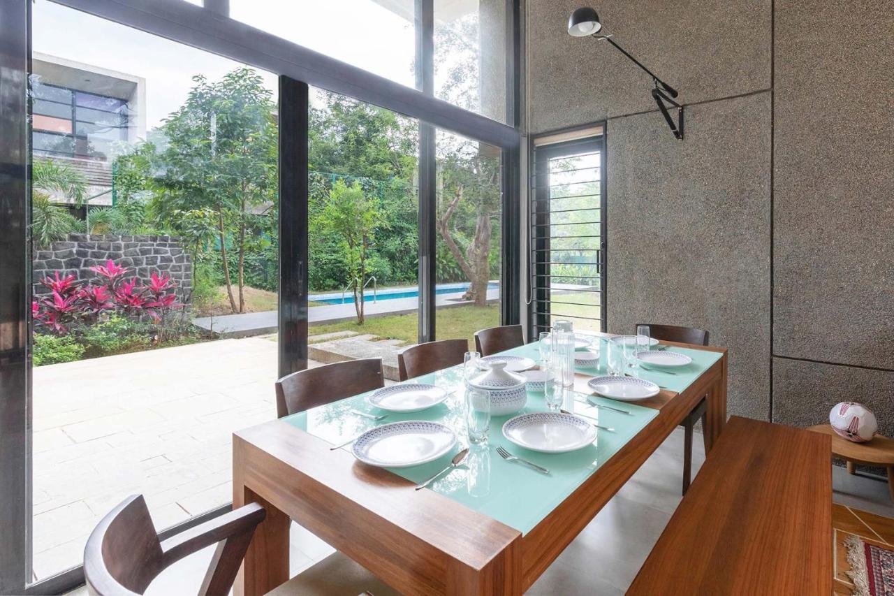 Villa Foresta By Stayvista With Modern Decor, Swimming Pool & Expansive Lawn For A Perfect Escape 로나발라 외부 사진